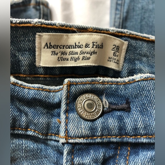 Abercrombie & Fitch Curve Love 90’s Straight Jean - Picture 1 of 5